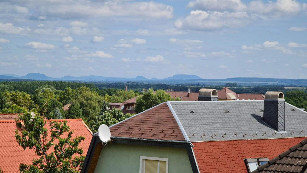 An Apartment With A Stunning View & Close To The Zalakaros Spa Exterior photo